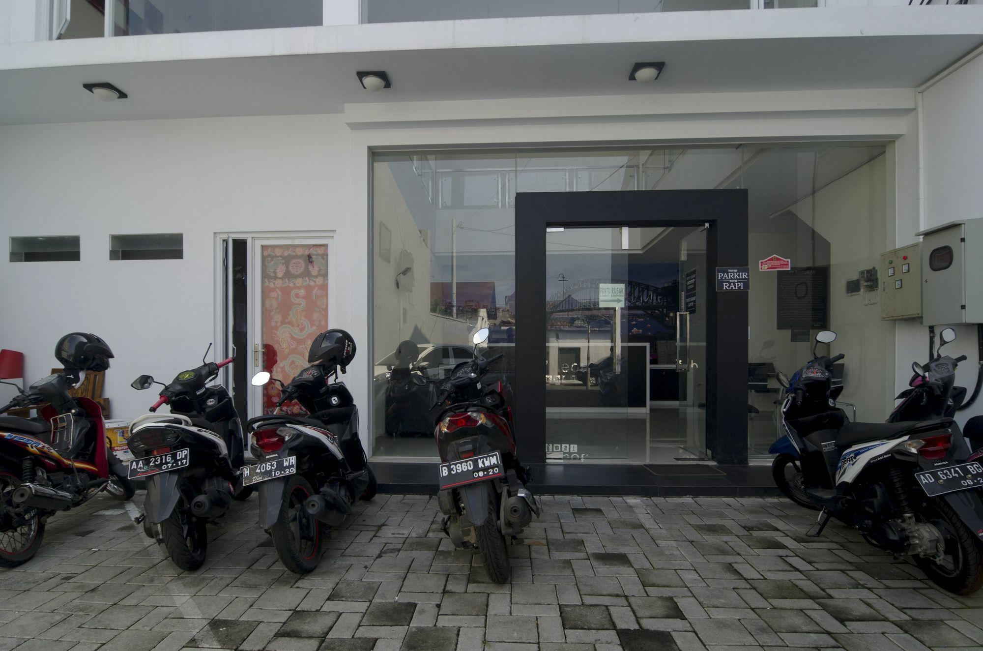 Reddoorz Near Lawang Sewu Hotel Semarang Buitenkant foto